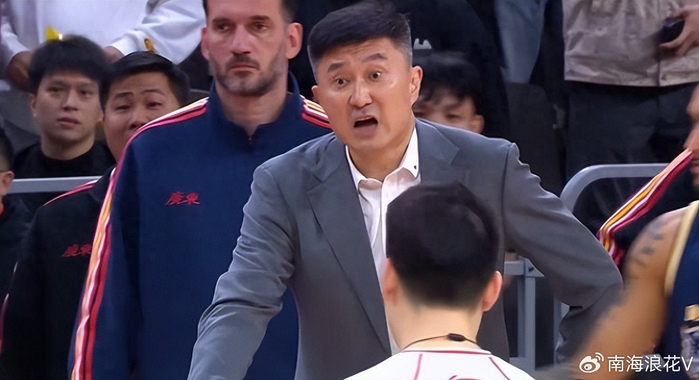 冤枉！广东队遭2次致命误判，媒体人：约克踩线了，家政是鞋影在线上|陈家政|加时赛|绝杀|广东男篮|浙江男篮_新浪体育_新浪新闻